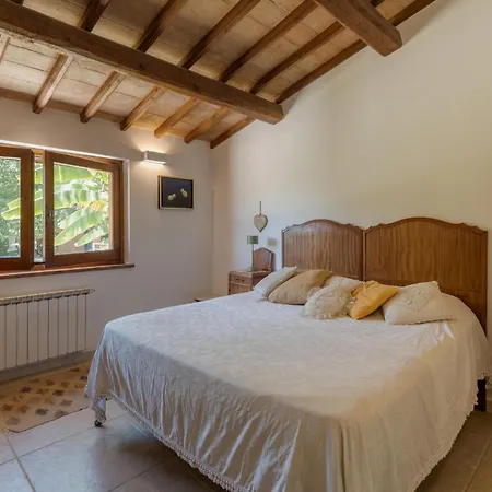 Ferienhaus Stunning In Giove