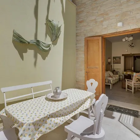 Stunning In Giove